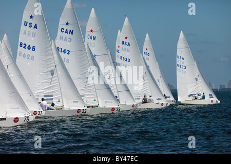 International Star Class Rennyachten gesäumt, die während der Bacardi Cup Biscayne Bay, Florida 2009 Stockfoto