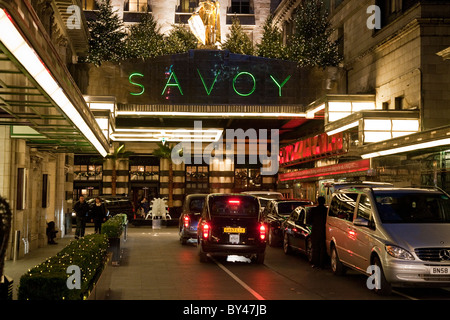 Haupteingang zum Savoy Hotel, London, Uk Stockfoto