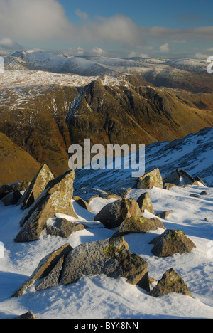 Blick auf die Langdale Pikes vom Nordwestgrat im englischen Lake District Stockfoto