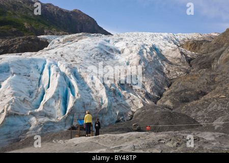 Personen an Exit-Gletscher in Kenai Fjords Nationalpark auf der Kenai-Halbinsel in Seward Alaska Stockfoto