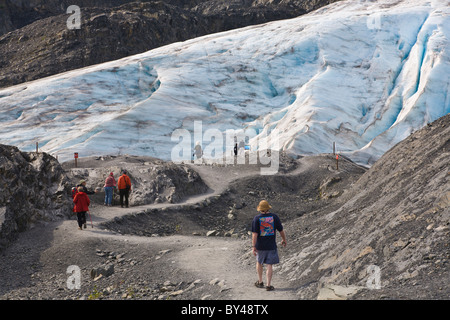 Personen an Exit-Gletscher in Kenai Fjords Nationalpark auf der Kenai-Halbinsel in Seward Alaska Stockfoto