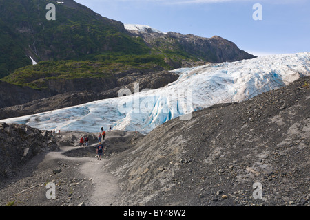 Personen an Exit-Gletscher in Kenai Fjords Nationalpark auf der Kenai-Halbinsel in Seward Alaska Stockfoto