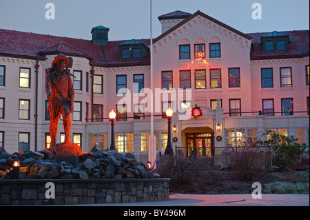 Die Alaska Pioneer Home in Sitka Alaska mit Weihnachtsferien Beleuchtung. Stockfoto