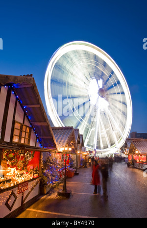 Das Riesenrad & Chester viktorianischen Weihnachten Markt, Schlosspark, Chester, Cheshire, England, Vereinigtes Königreich Stockfoto