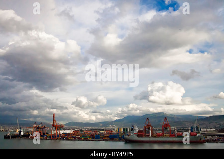 FRACHTER PORT HAFEN IZMIR TÜRKEI Stockfoto