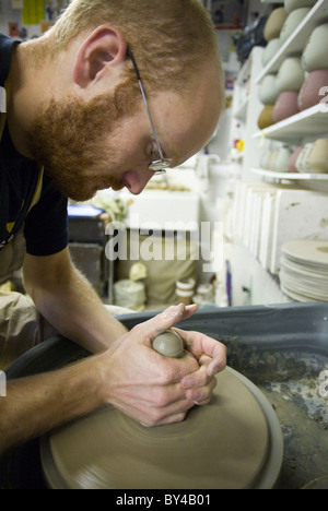 Potter in Parc Glynllifon, Bangor, Nord-West-Wales. Stockfoto