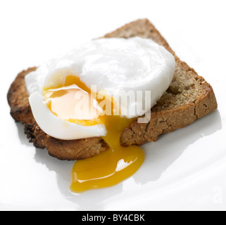 Pochiertes Ei auf toast Stockfoto