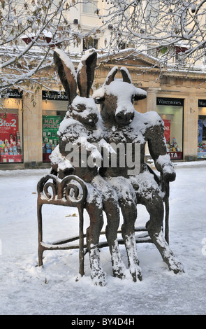 Der Minotaurus und der Hase von Sophie Ryder im winter Stockfoto