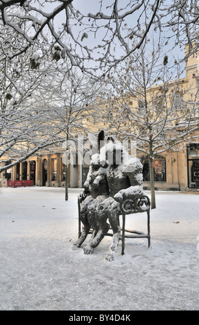 Der Minotaurus und der Hase von Sophie Ryder im winter Stockfoto