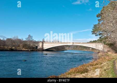 Brücke über den River Spey Grantown auf Spey Highland-Schottland Stockfoto