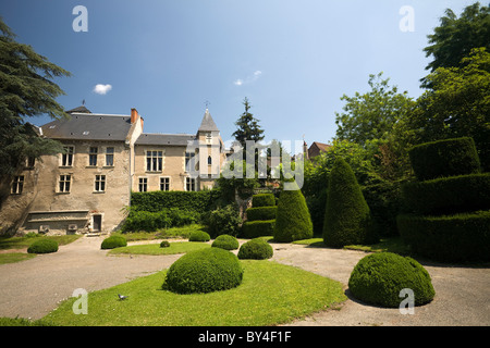 In Vichy, der "Castel Franken" und seine formale Park (Frankreich). Gemeindehaus und öffentlichen Garten. Stockfoto