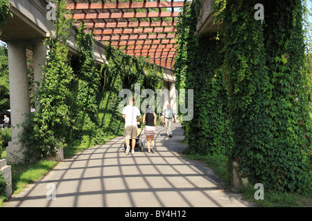 Pergola in der Nähe von Centennial Hall, Breslau, Niederschlesien, Polen. Stockfoto