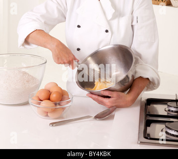 KOCHEN REIZWAHRNEHMENDEN BACKMISCHUNG Stockfoto