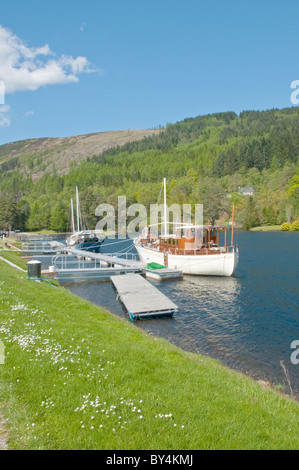 Boote in Caledonian Canal Gairlochy nr Fort William Highland Schottland Stockfoto