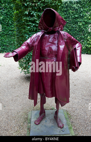 Rot bemalte Statue Skulptur der Zeitungsverkäufer Norfolk East Anglia, England Stockfoto