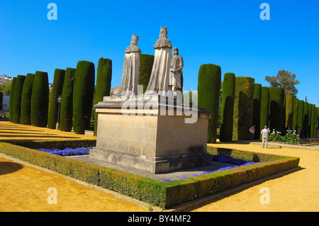 Statuen der Königin Isabel, König Fernando und Christopher Columbus im Alcazar der katholischen Könige, Cordoba. Andalusien, Spanien Stockfoto