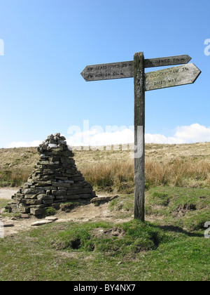 Holz- finger Post auf Cam fiel am Kopf des langstrothdale, Yorkshire Dales National Park, North Yorkshire, England, UK. Stockfoto