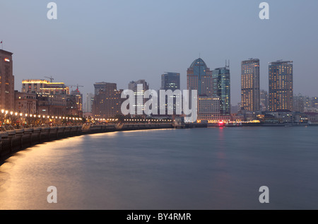 Der Bund in der Abenddämmerung, Shanghai China Stockfoto