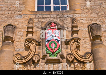 Eingang zum St. Anne College der Universität Oxford mit Wappen auf Hartland Haus St. Anne's College Stockfoto