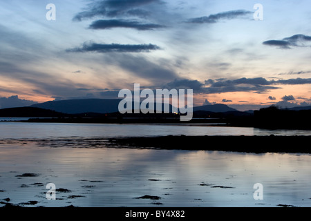 Einer von Hunderten von Buchten, die ein Labyrinth aus Wasserstraßen an der West Küste von Irland zu machen Stockfoto