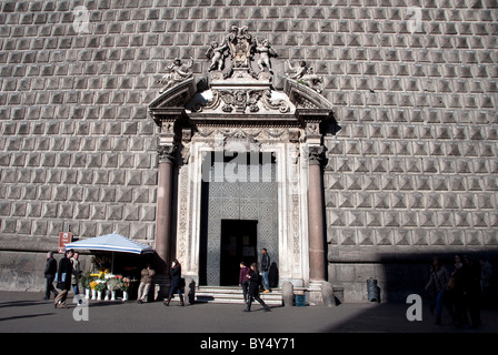 Haupteingang von der Kirche von Gesù Nuovo, Neapel im Bereich Spaccanapoli (Straße) Stockfoto