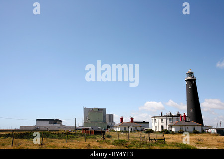 Der alte Leuchtturm und Kraftwerk in Dungeness, Kent Stockfoto