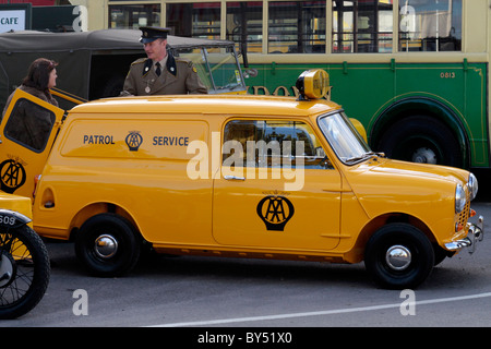 1960 AA Patrouille Service Mini Van gelb Stockfoto