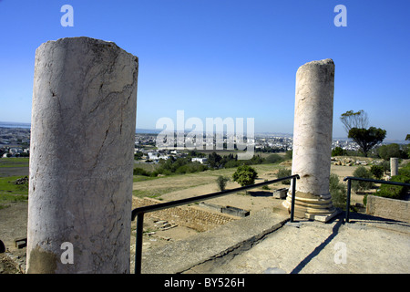 Modernen Tunis gesehen von Ruinen der antiken Stadt von Karthago Stockfoto