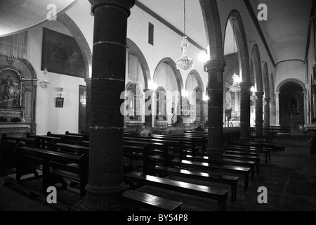 Innenansicht der Kirche Sao Miguel Arcanjo, in der Stadt von Vila Franca do Campo. Azoren, Portugal. Stockfoto