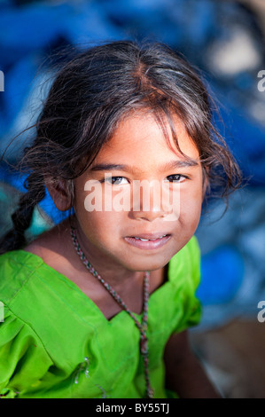 Schüchtern glücklich indischen Dorf Mädchen Porträt. Andhra Pradesh, Indien Stockfoto