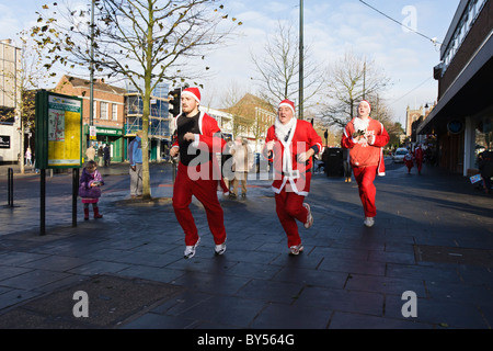 Läufer teilnehmen in 2010 St Albans Jingle Bell Jog Volkslauf Stockfoto