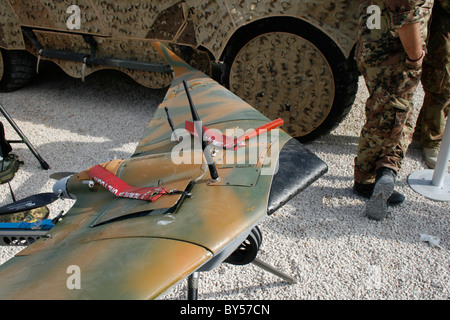 Armee-Ausrüstung auf dem Display an öffentlichen militärischen Tag der offenen Tür Stockfoto