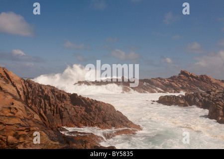 Wogende Wellen am Canal Rocks, Leeuwin Naturaliste Nationalpark, Yallingup, Western Australia Stockfoto