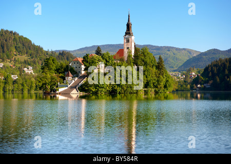 Übernahme der Wallfahrtskirche Maria in der Mitte des Sees Bled Slowenien. Stockfoto