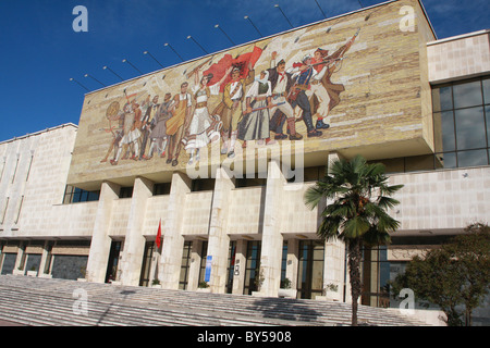 Albanien-Tirana-Tirana-kommunistische Propaganda Mosaik Außenfassade des National History Museum in Skanderbeg-Platz Stockfoto