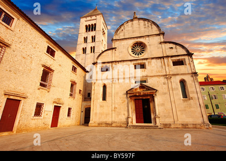 Romaesque Fassade der Kirche St Mary - Datum von 1105 - Zadar, Kroatien Stockfoto