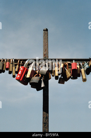 Liebesschlösser an der Liebe-Brücke, Prag, Tschechische Republik Stockfoto