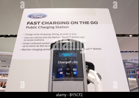 Ford ChargePoint öffentliche Ladestation für Elektroautos in 2011 North American International Auto Show in Detroit Stockfoto