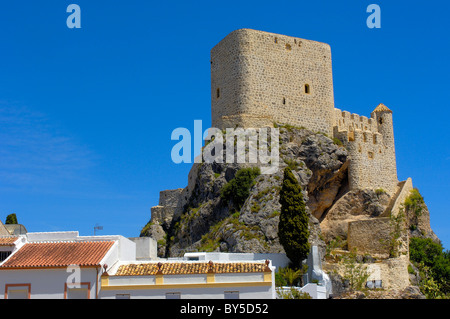 12. Jahrhundert maurischen Burg. Olvera, Pueblos Blancos (abgesprungen Renaissancekirche), Provinz Cádiz, Andalusien, Spanien Stockfoto