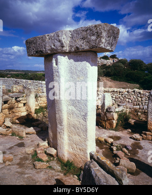 Menorca, Balearen - Taula Torralba d ' en Salort, Megalith Bronzezeit-monument Stockfoto