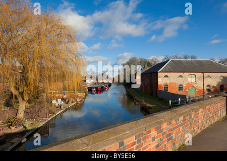 Shardlow Marina und Lager von der Straßenbrücke über Trent und Mersey Kanal Derbyshire England UK GB EU Europa Stockfoto