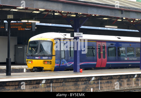 First Great Western Zug am Bahnhof Oxford, UK Stockfoto