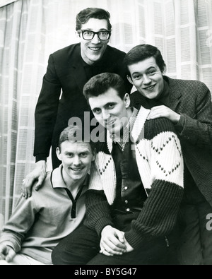 Schatten-UK-pop-Gruppe über 1963. Im Uhrzeigersinn von oben l: Hank Marvin, Brian Bennett, Bruce Welch, Brian Locking Stockfoto