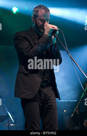 Matt Behringer von The National im Konzert in Zagreb, Kroatien. Stockfoto