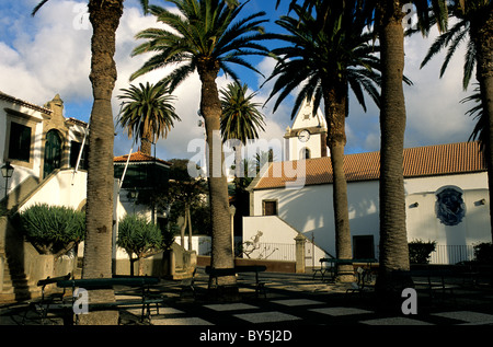 Igreja de Nossa Senhora da Piedade und das alte Rathaus in Vila Baleira, der Hauptstadt von Porto Santo Stockfoto