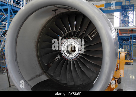 Rolls-Royce Trent 700 Turbofan-Triebwerk gewartet Stockfoto