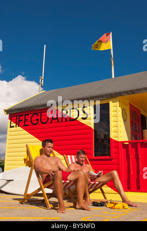 Die Rettungsschwimmer am Strand in Southwold, Suffolk, England, Großbritannien, Uk Stockfoto