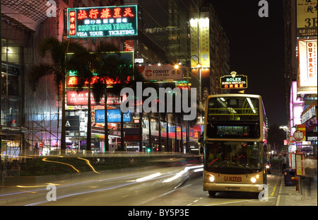 Nathan Road in Kowloon Hong Kong bei Nacht. Stockfoto