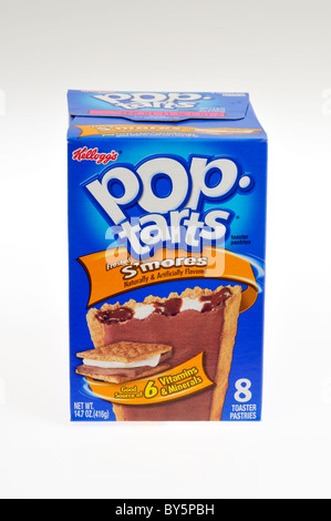 Ungeöffnete Verpackung von Kellogg's Frosted s'mores Pop-Torten auf weißem Hintergrund, Ausschnitt. Stockfoto