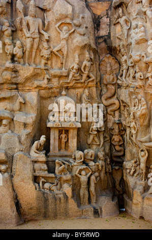 Arjunas Buße in Mamallapuram Indien der größte Flachrelief der Welt.  Ganzen Schöpfung darstellt. Stockfoto